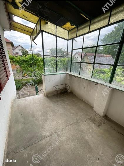 Casă cu 4 camere decomandat în Sub Arini