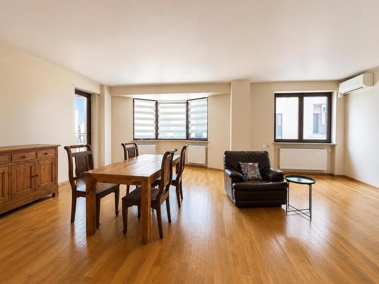 Apartament cu 4 camere decomandat în Kiseleff