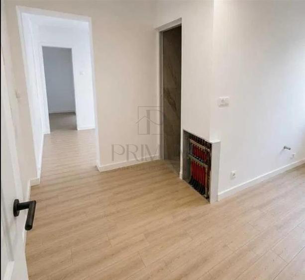 Apartament cu 3 camere semidecomandat în Șagului