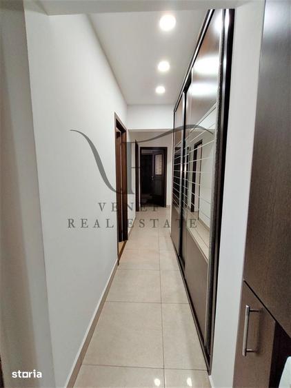 Apartament cu 3 camere semidecomandat în Centrul Civic