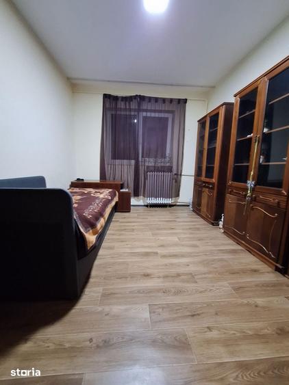 Apartament cu 3 camere decomandat în Astra