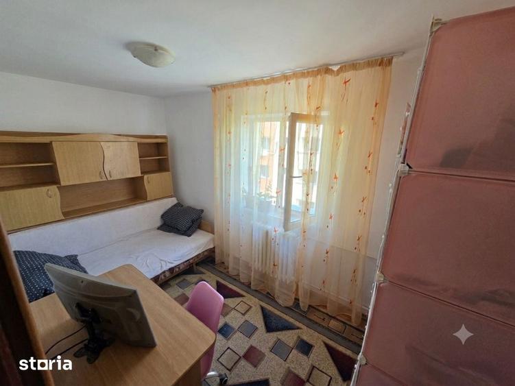 Apartament cu 3 camere în Petrișor