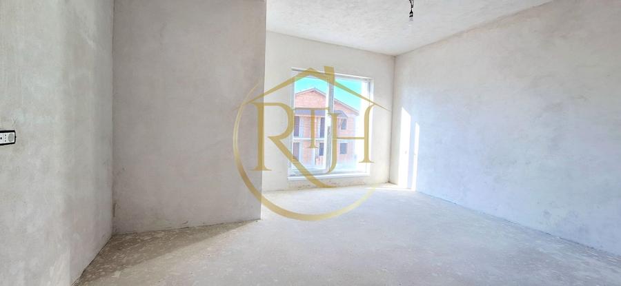 Duplex cu 4 camere cu Canalizare în Giroc