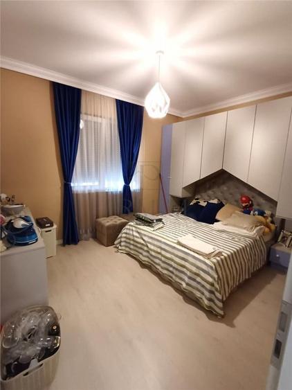 Apartament cu 3 camere decomandat în Chișoda