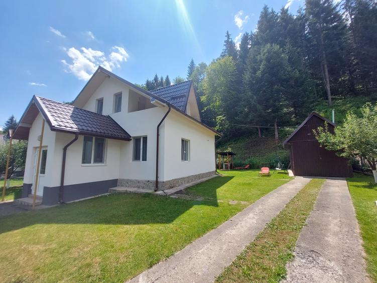 Casă cu 5 camere cu Garaj în Izvoru Muntelui