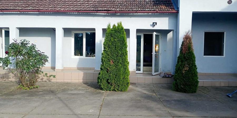 Casă cu 4 camere în Aluniș