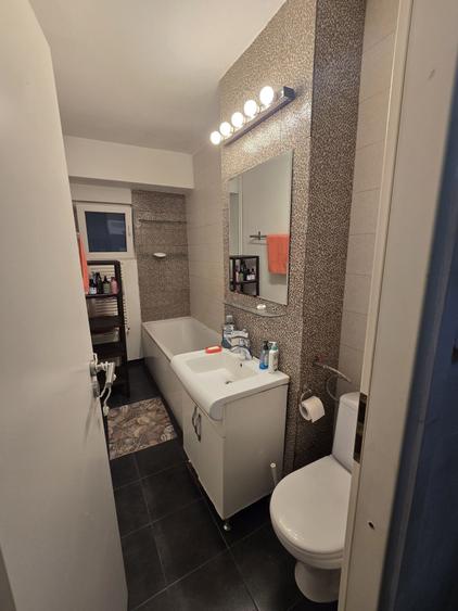 Apartament cu 3 camere decomandat, mobilat în Sebastian