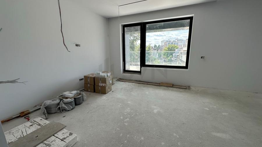 Apartament cu 5 camere decomandat în Parcul Carol