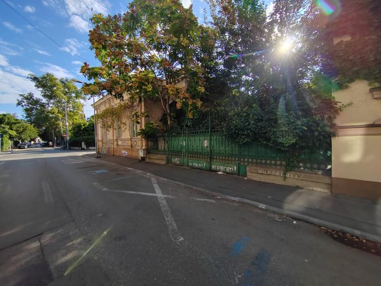 Casă individuală cu 7 camere cu Canalizare în Armeneasca