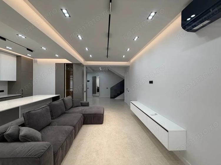 Casă cu 5 camere cu Teren 350 Mp în Dumbrăvița