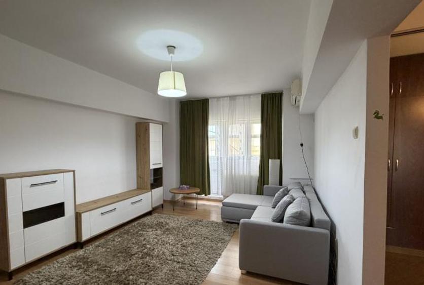 Apartament cu 2 camere semidecomandat, mobilat în Tei