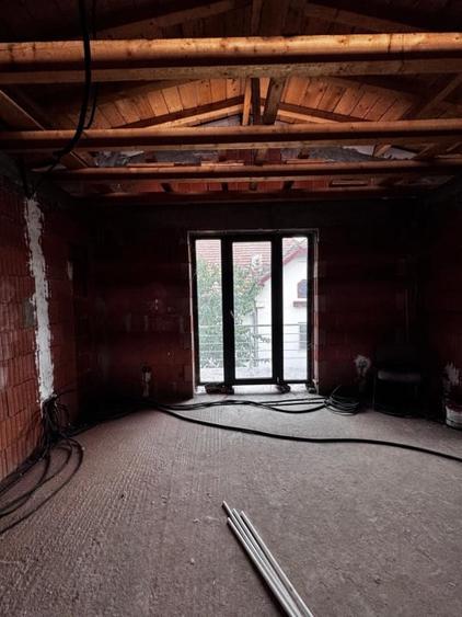 Casă individuală cu 7 camere cu Teren 301 Mp în George Enescu