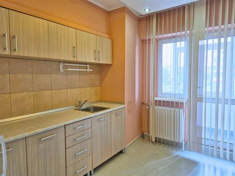 Apartament cu 2 camere decomandat în Căzănești (Râmnicu Vâlcea)