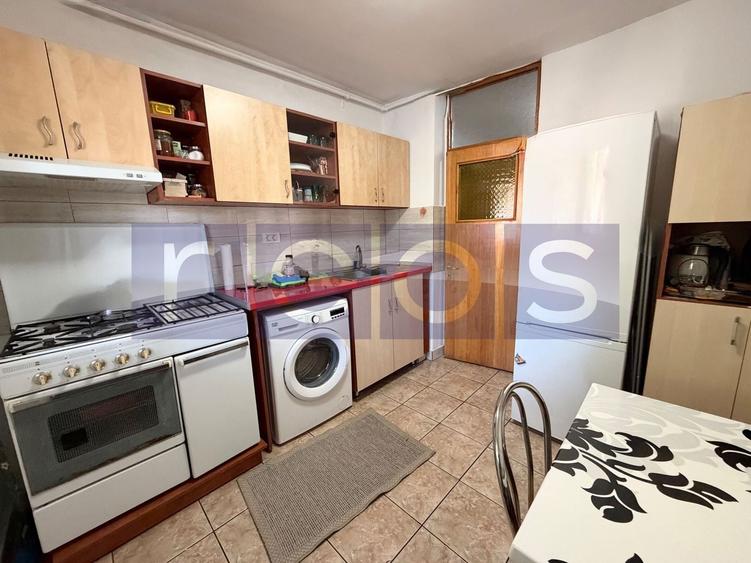 Apartament cu 2 camere semidecomandat, mobilat în Tei