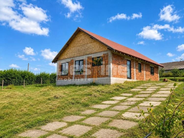 Casă individuală cu 4 camere cu Canalizare în Zăpodeni