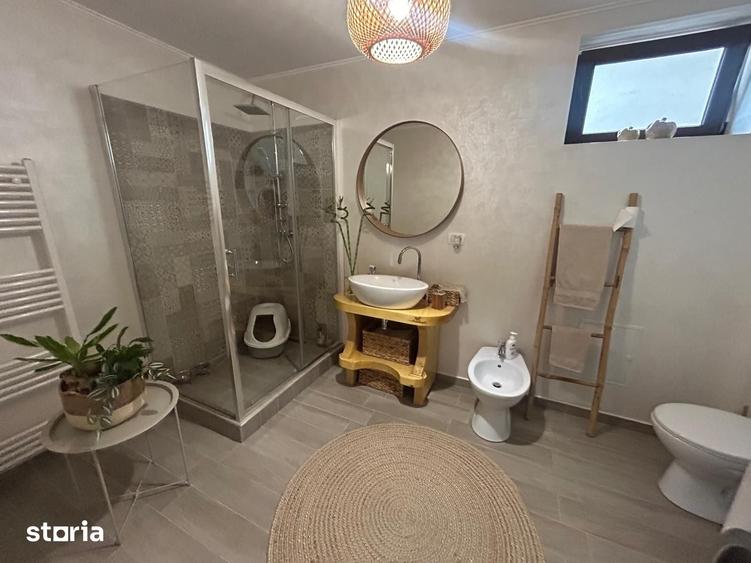 Casă cu 5 camere cu Teren 325 Mp în Central