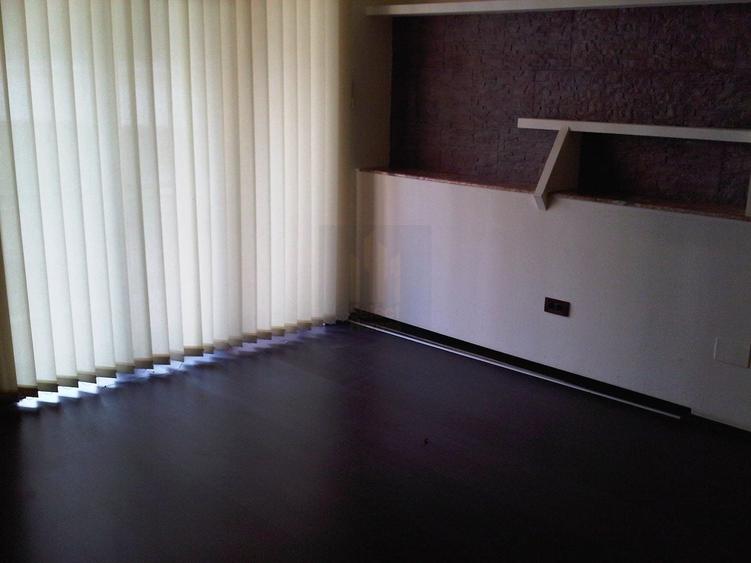 Apartament cu 4 camere decomandat în Arcul de Triumf