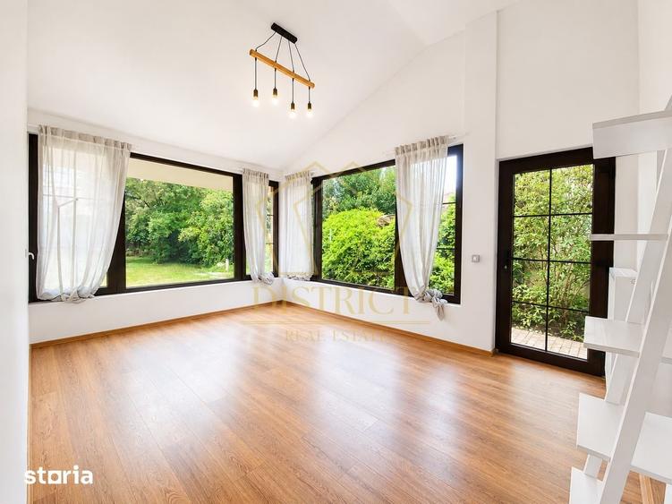 Casă cu 8 camere cu Teren 1360 Mp în Sud