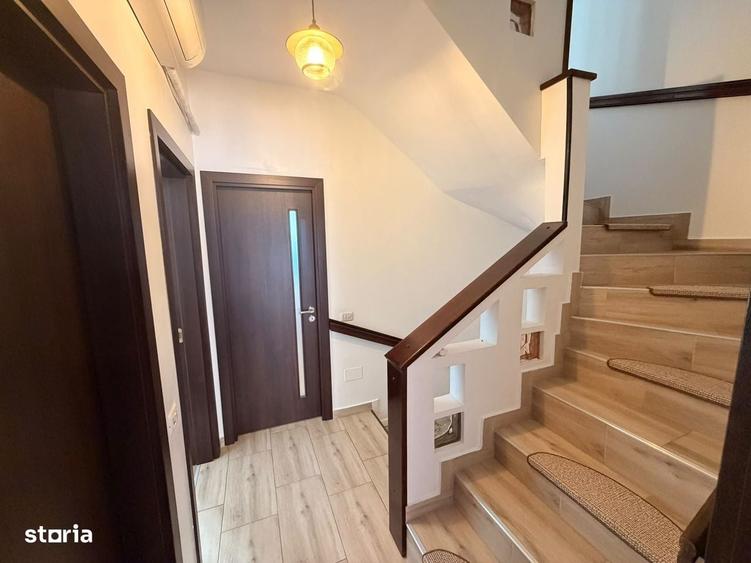 Casă cu 4 camere în Roșu