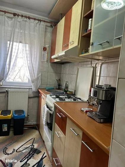 Apartament cu 3 camere semidecomandat în Alexandru cel Bun