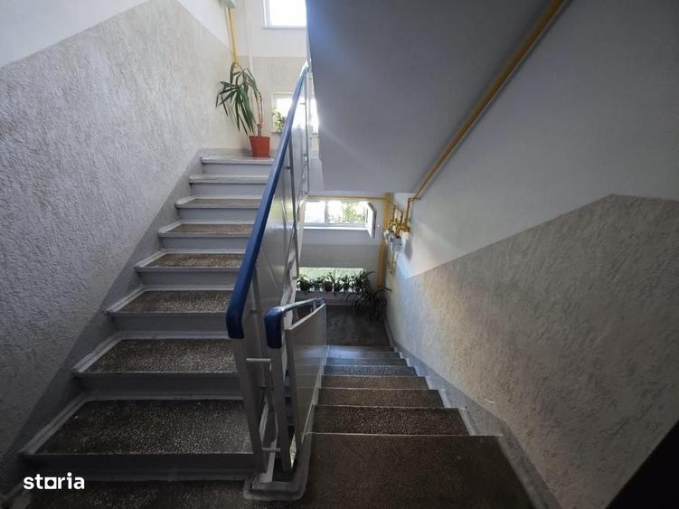 Apartament cu 2 camere semidecomandat în 13 Decembrie
