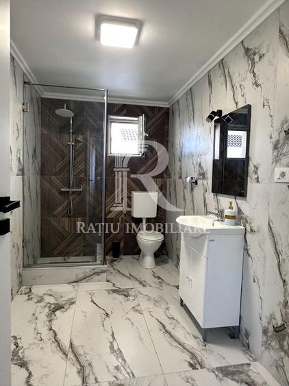 Casă individuală cu 6 camere cu Canalizare în Sânmartin