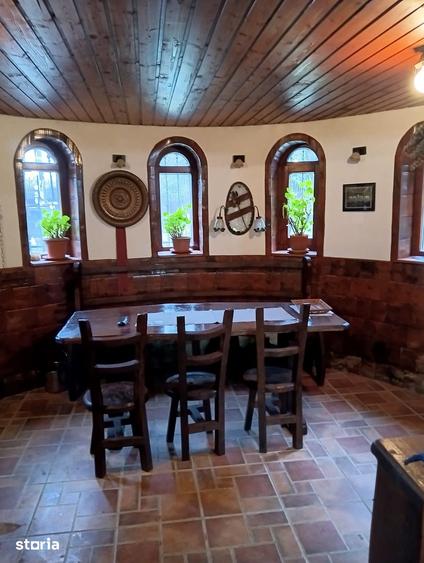 Casă cu 7 camere cu Teren 3500 Mp în Drăgănești