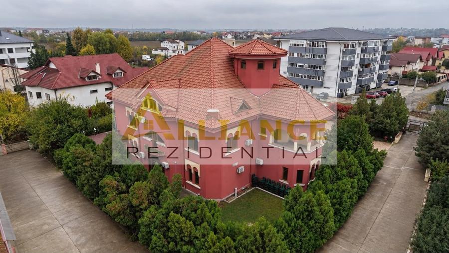 Casă individuală cu 22 camere cu Canalizare în Central
