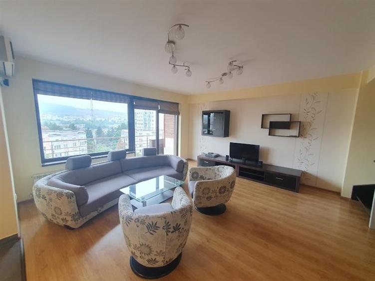 Apartament cu 4 camere decomandat, mobilat în Tudor