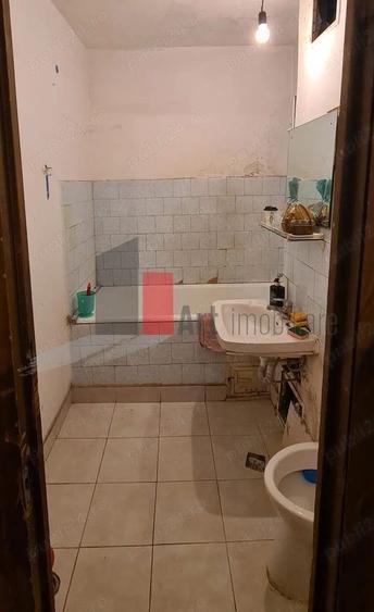 Apartament cu 3 camere decomandat în Lacul Tei