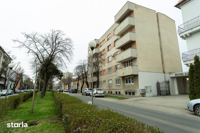 Apartament cu 3 camere decomandat în Central