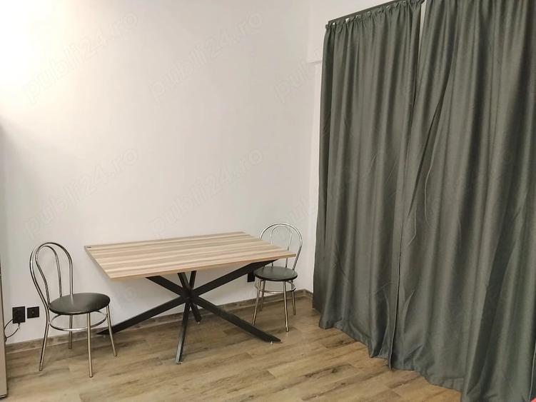Garsonieră decomandată în Central