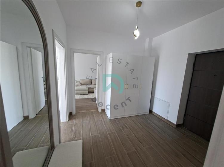 Apartament cu 3 camere decomandat în Tractorul