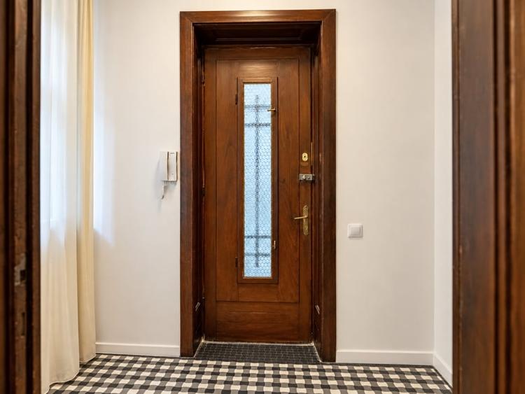 Apartament cu 4 camere decomandat în Polonă