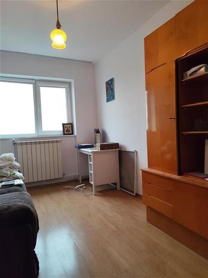 Apartament cu 4 camere decomandat, mobilat în 9 Mai