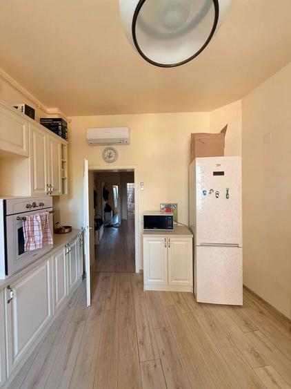 Apartament cu 3 camere semidecomandat în Traian