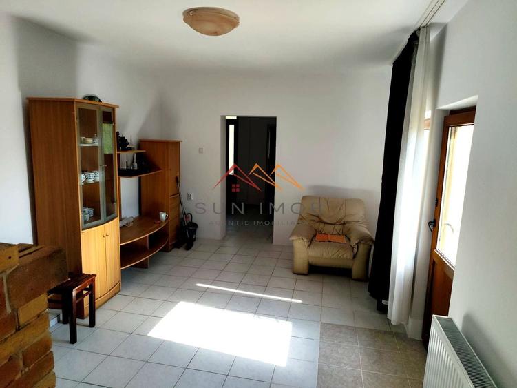 Casă individuală cu 5 camere cu Canalizare în Central