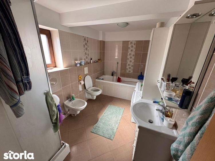 Casă cu 6 camere cu Teren 360 Mp în Chiajna