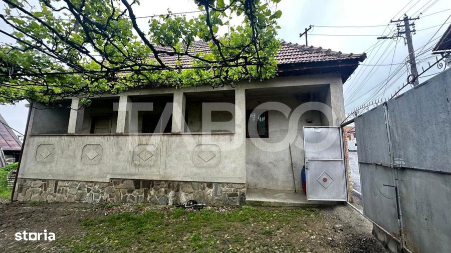 Casă cu 2 camere cu Teren 60 Mp în Rășinari