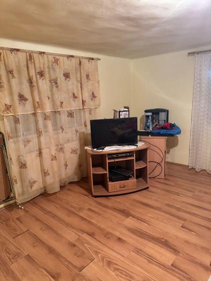 Casă cu 3 camere semidecomandat în Exterior Vest