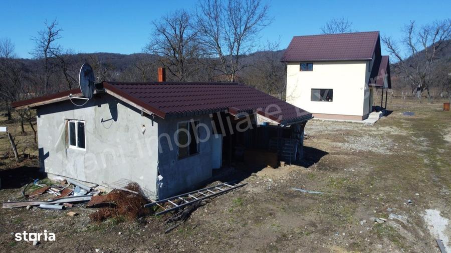 Casă cu 3 camere în Stănești