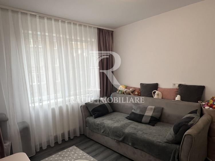 Apartament cu 3 camere nedecomandat, mobilat în Nufărul