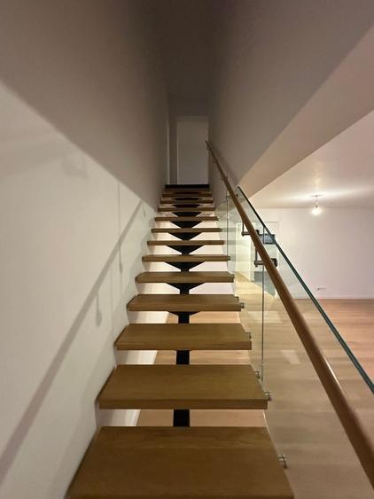 Apartament cu 3 camere decomandat, mobilat în Central