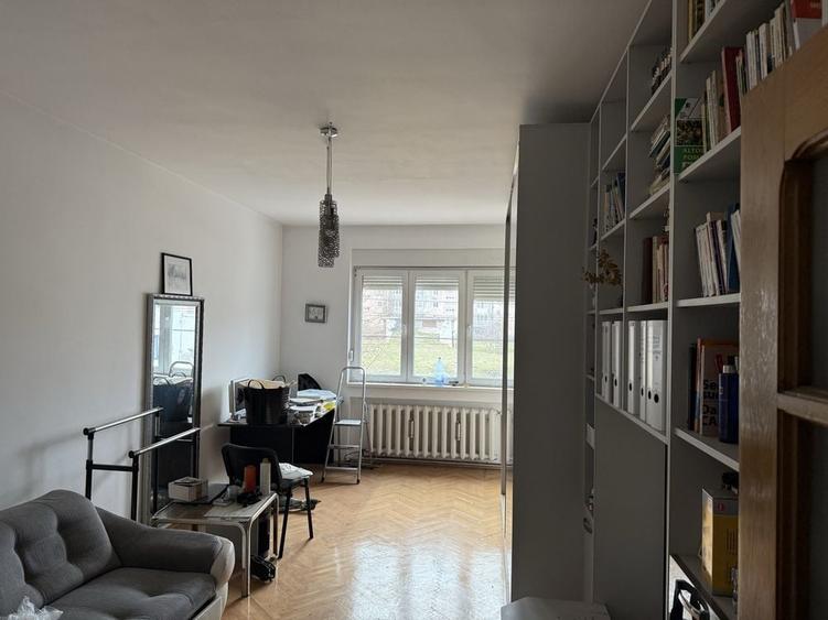Apartament cu 4 camere decomandat în Central