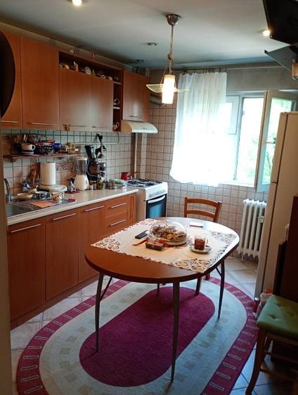 Apartament cu 3 camere decomandat, mobilat în Tineretului