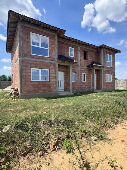 Duplex cu 4 camere cu Canalizare în Moșnița Nouă