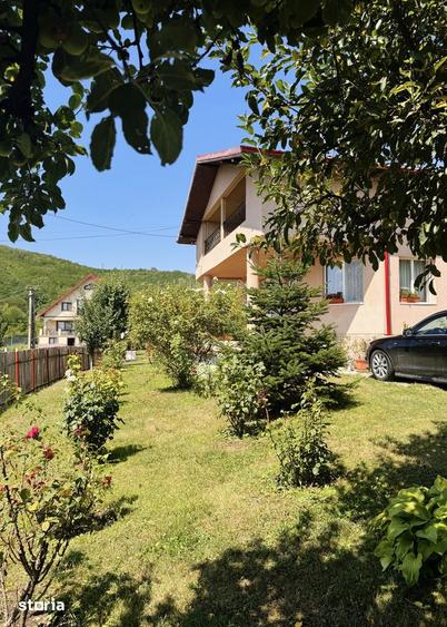 Casă cu 4 camere cu Teren 1670 Mp în Central