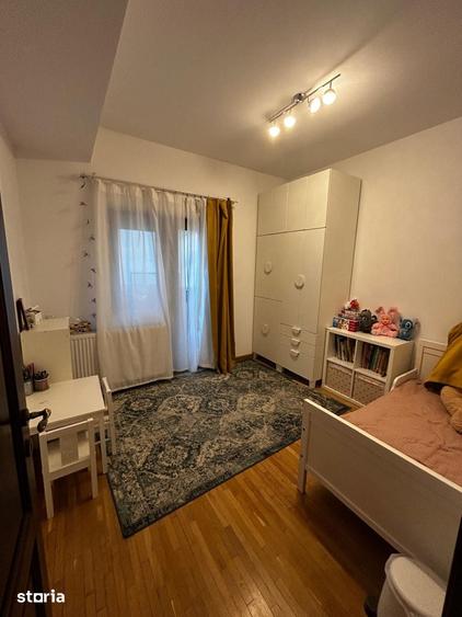 Casă cu 6 camere cu Teren 469 Mp în Băneasa