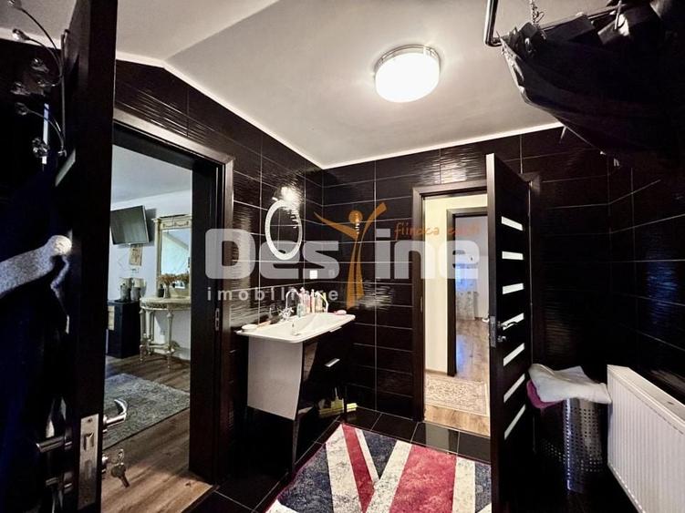Casă individuală cu 5 camere cu Canalizare în Central
