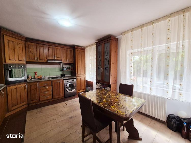 Apartament cu 4 camere decomandat în Calea Romanului